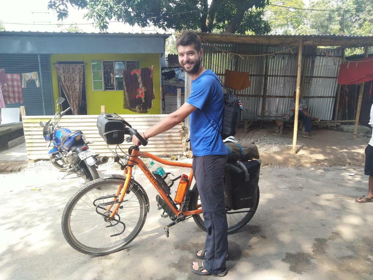 Atathi Niwas Guest House For Backpackers And Travellers Siliguri Exteriér fotografie