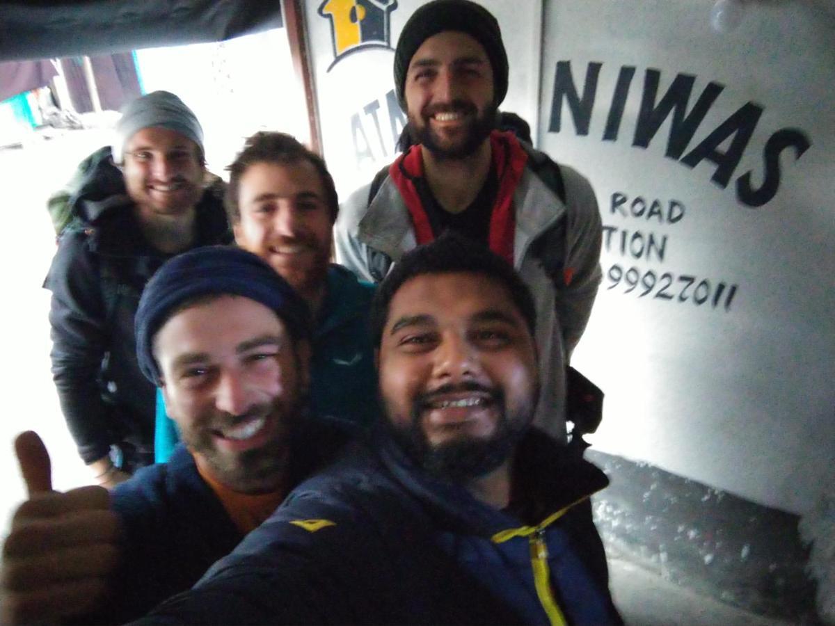 Atathi Niwas Guest House For Backpackers And Travellers Siliguri Exteriér fotografie